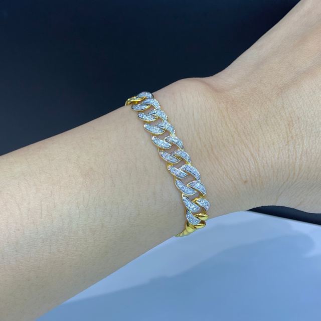 เลสข้อมือลายโซ่ ประดับเพชร