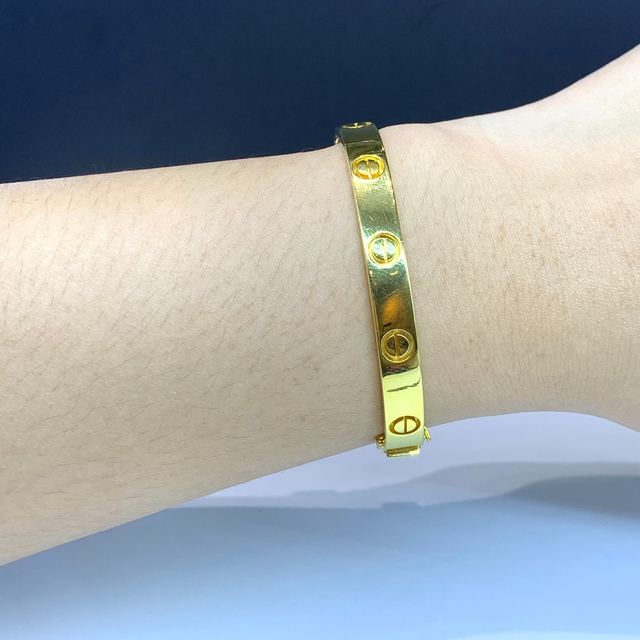 กำไลลายนอต ประดับเพชร