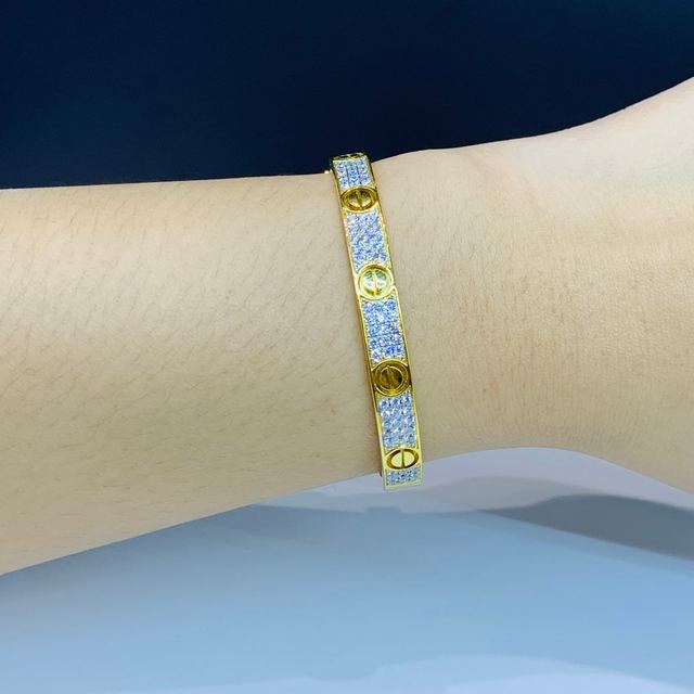 กำไลลายนอต ประดับเพชร