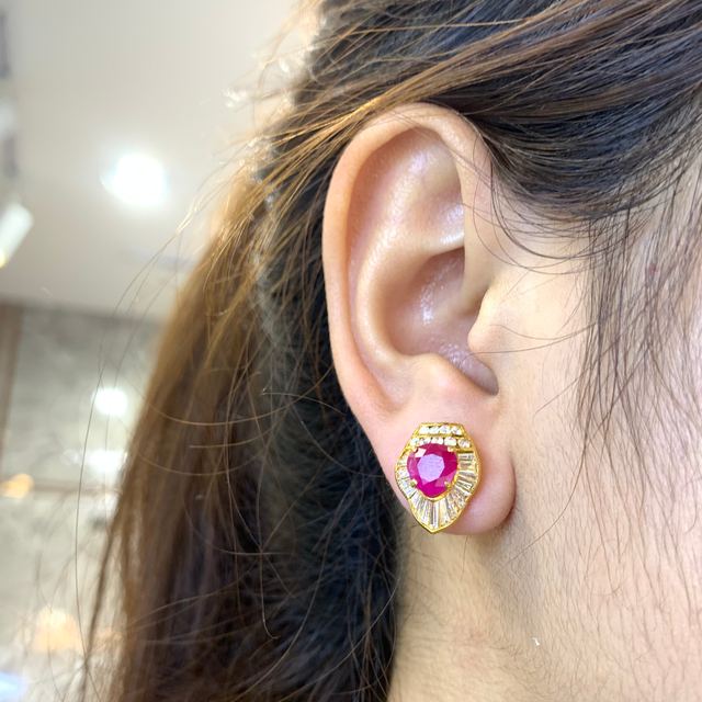 ต่างหูทับทิมฝังเพชร