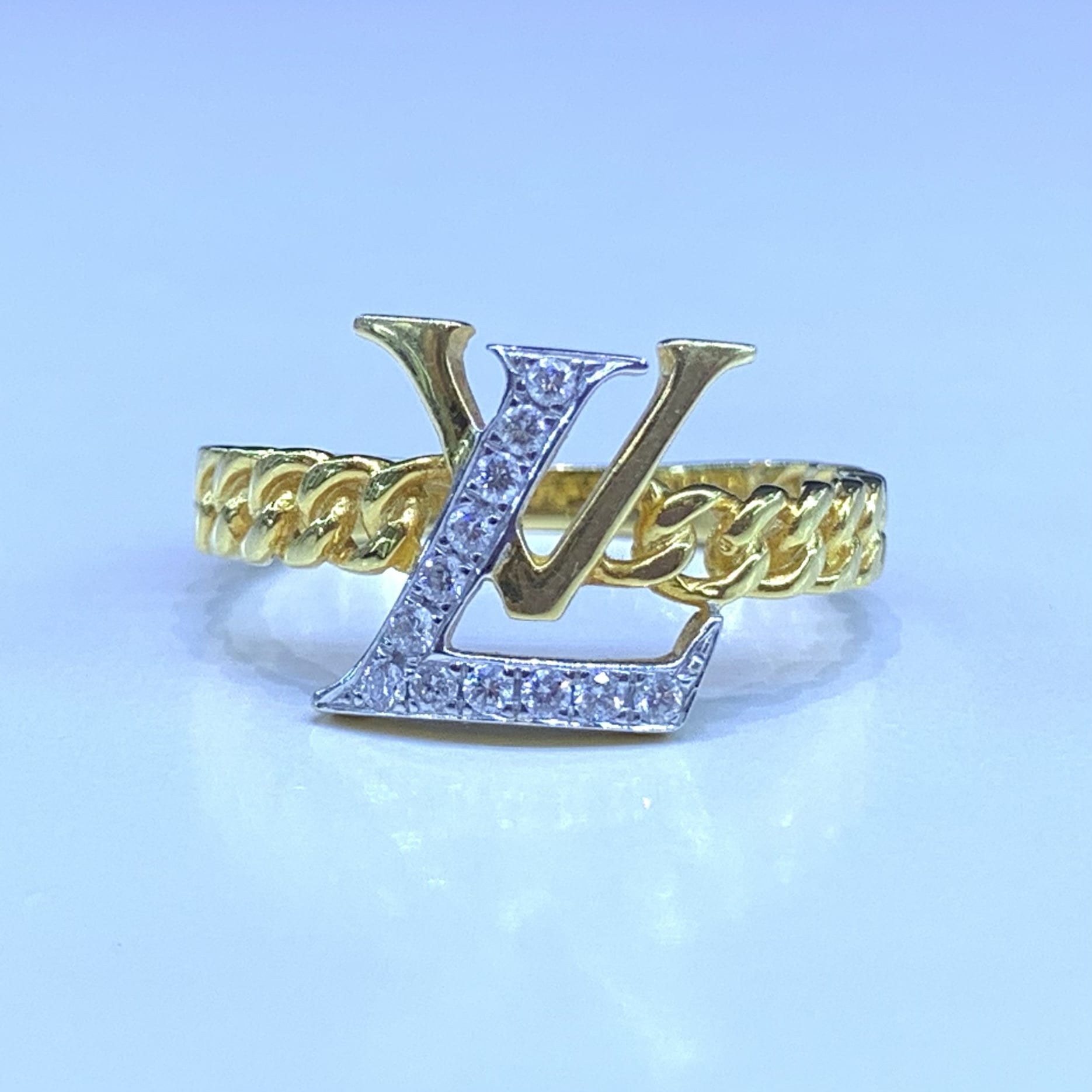 แหวนลาย LV ประดับเพชร