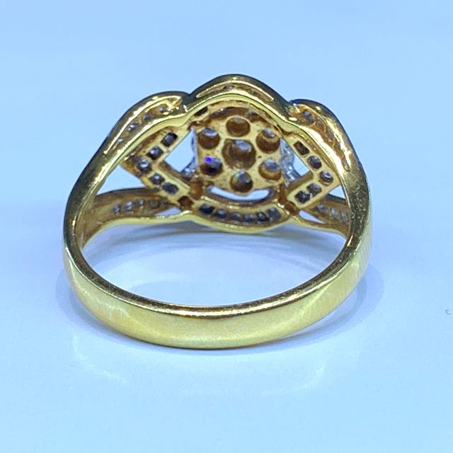 แหวนเพชรดอกไม้ลายไขว้